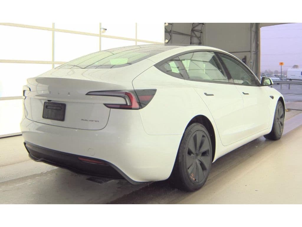 2024 Tesla Model 3 view 3