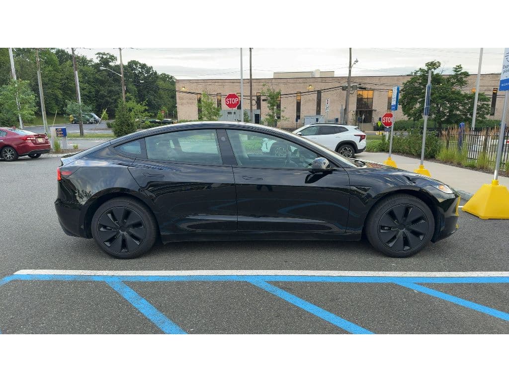 2024 Tesla Model 3 view 3