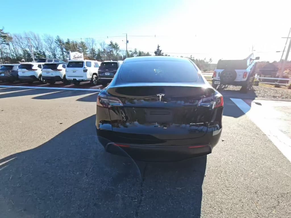 2023 Tesla Model Y view 3