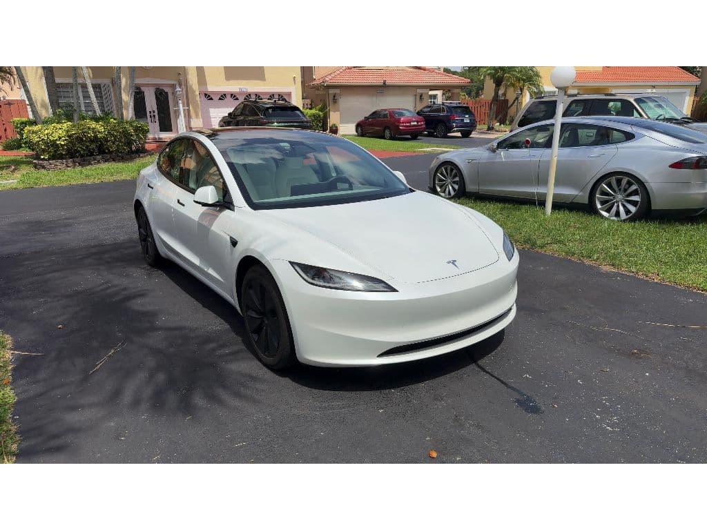 2024 Tesla Model 3 view 2