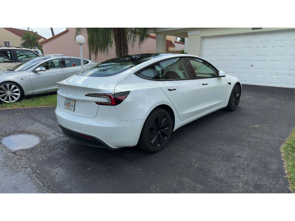 2024 Tesla Model 3 view 3