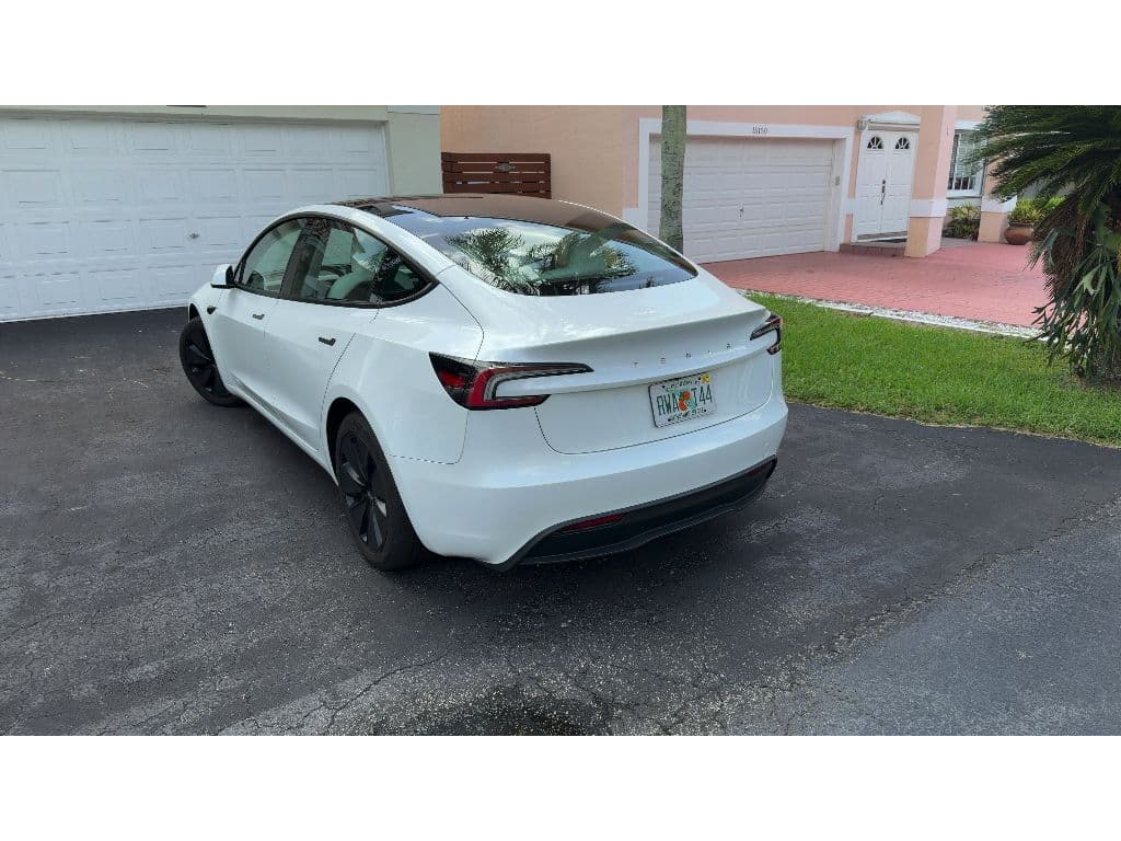 2024 Tesla Model 3 view 4