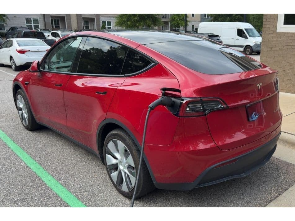 2023 Tesla Model Y view 4