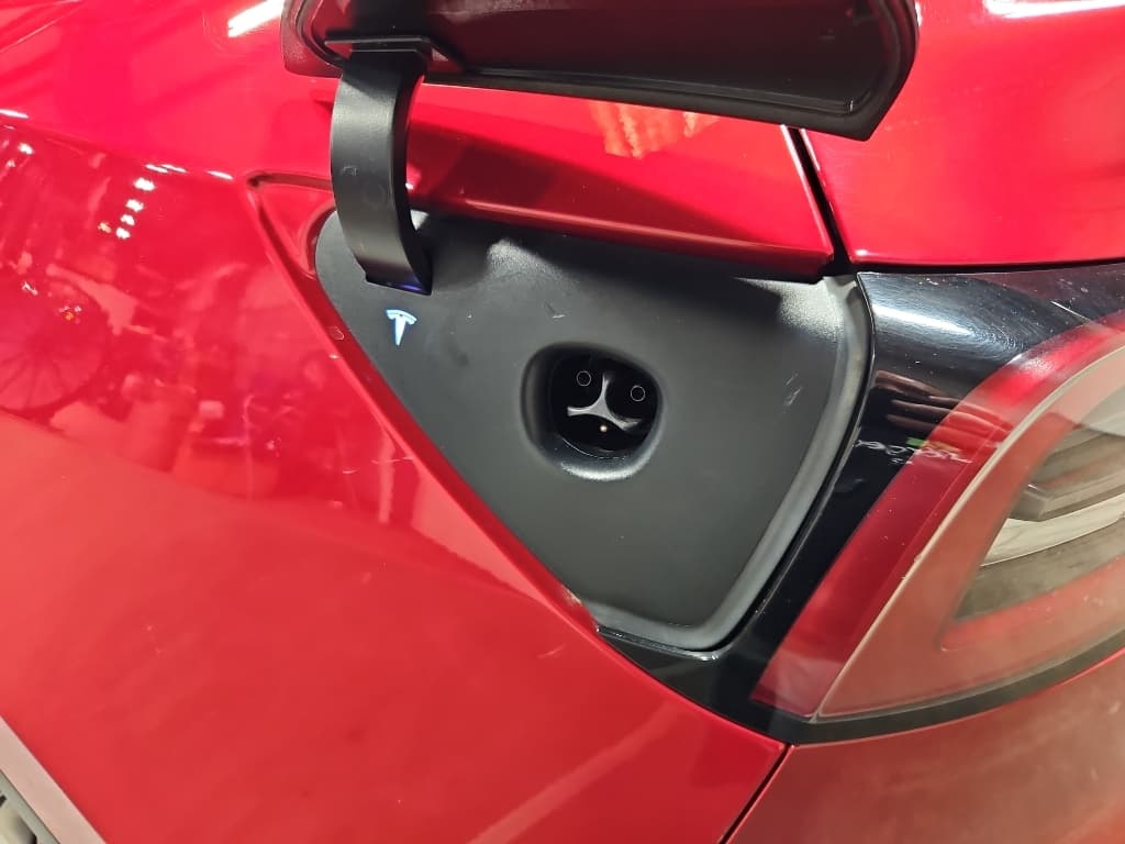 2023 Tesla Model Y view 5