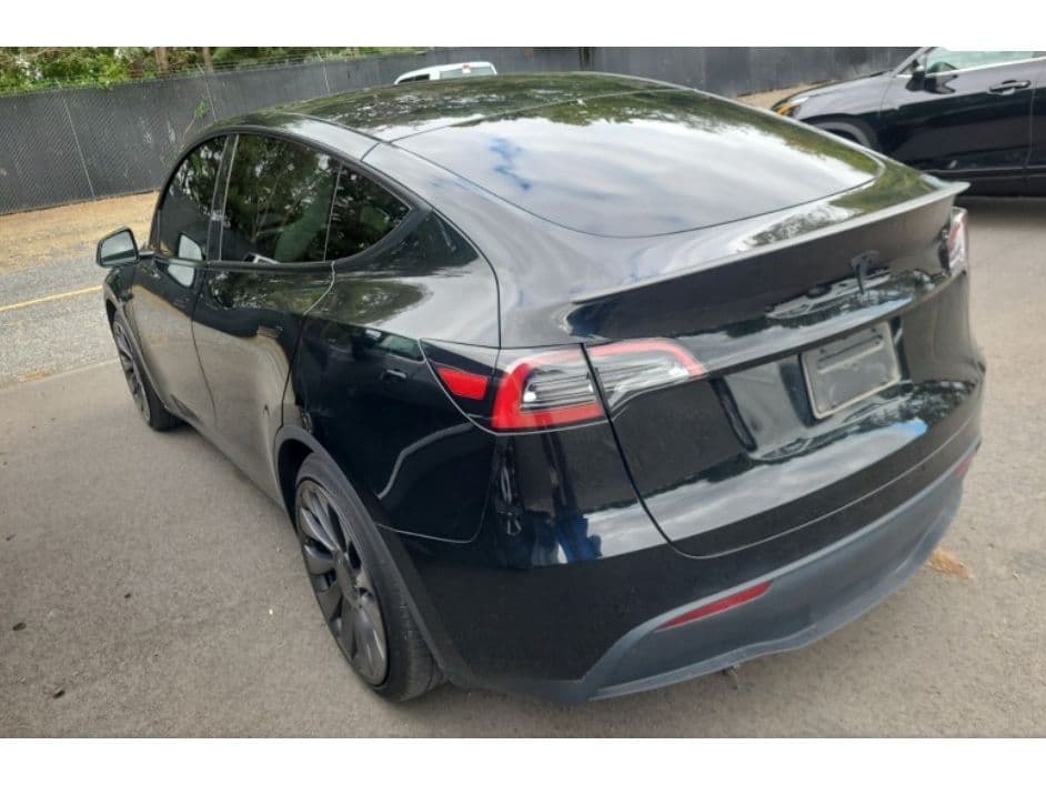 2023 Tesla Model Y view 4