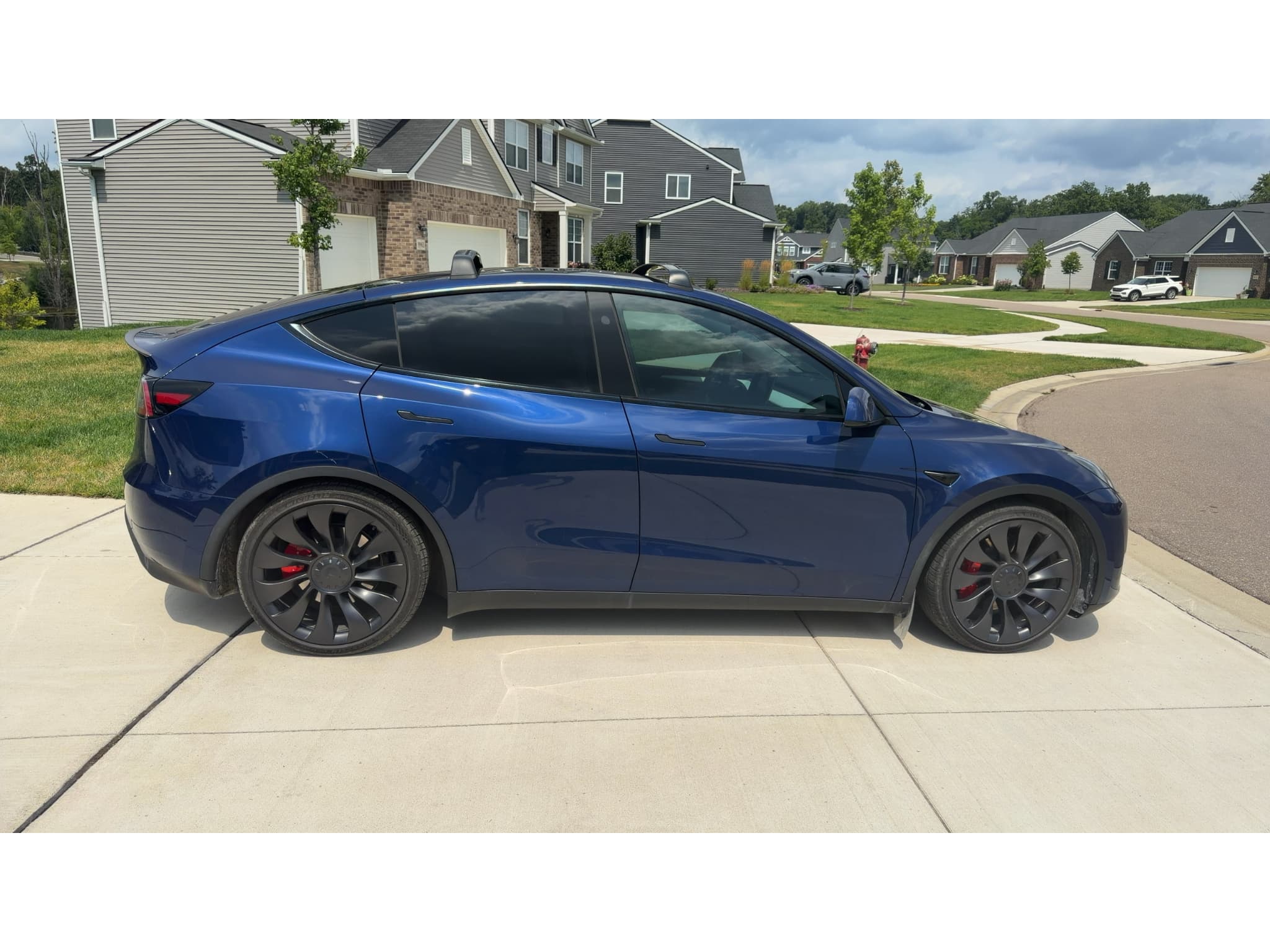 2023 Tesla Model Y view 3