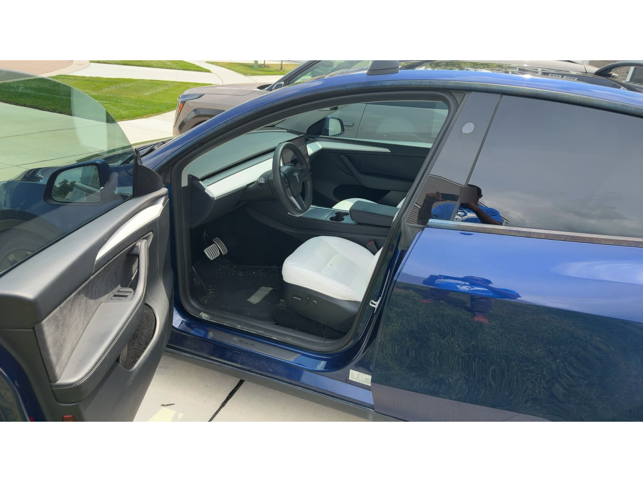 2023 Tesla Model Y view 5