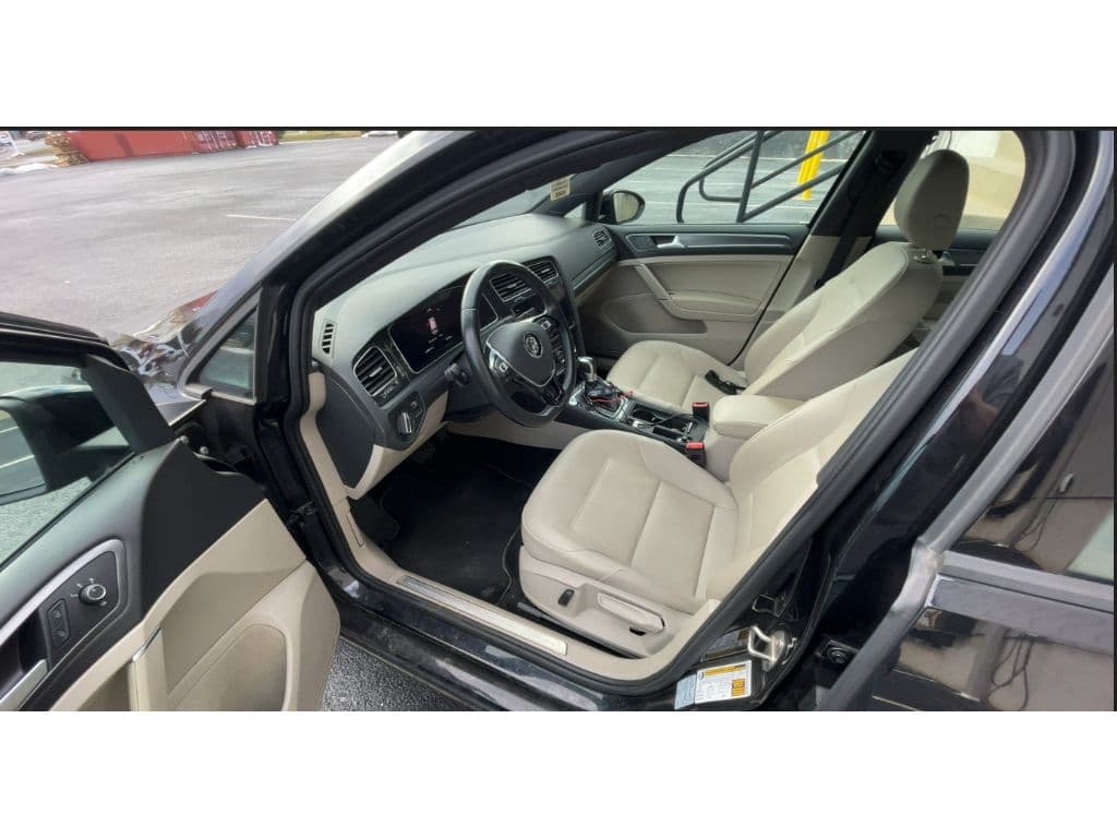 2019 Volkswagen e-Golf view 5