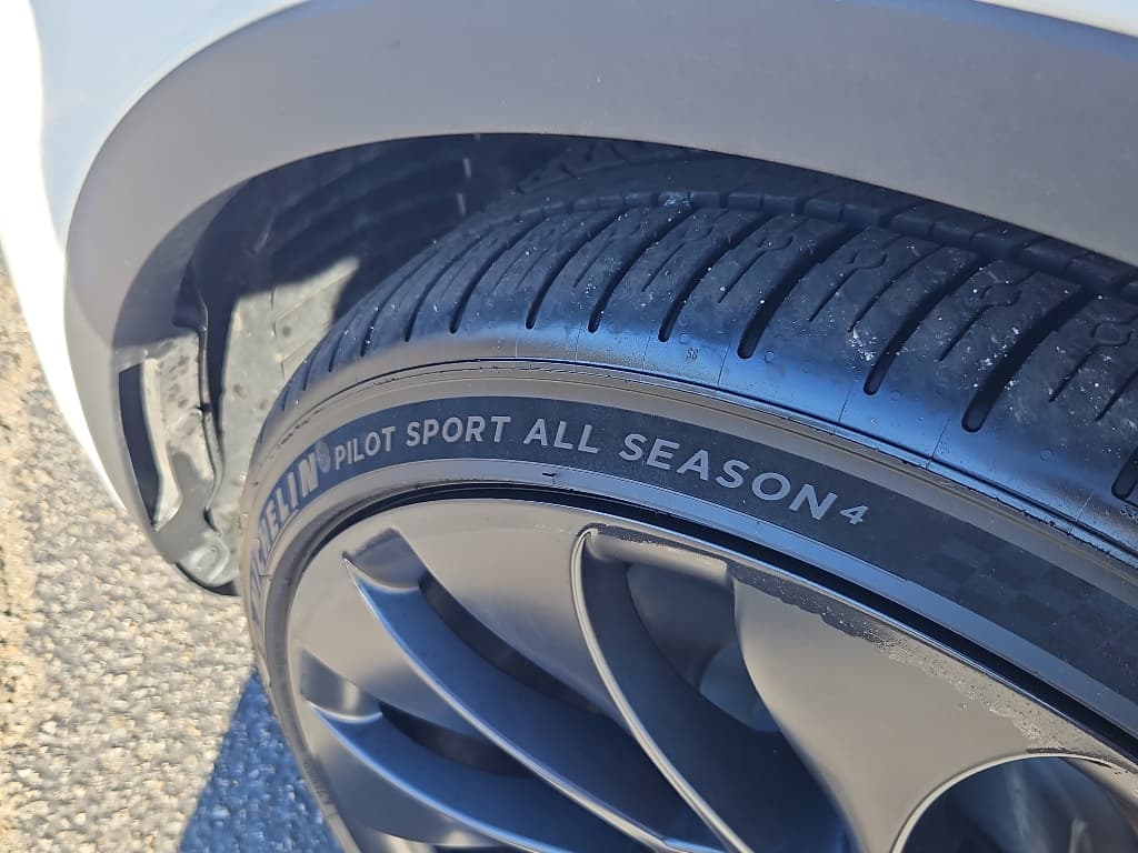 2023 Tesla Model Y view 28