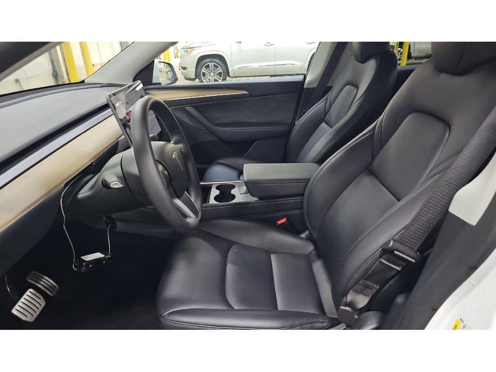 2023 Tesla Model Y view 5