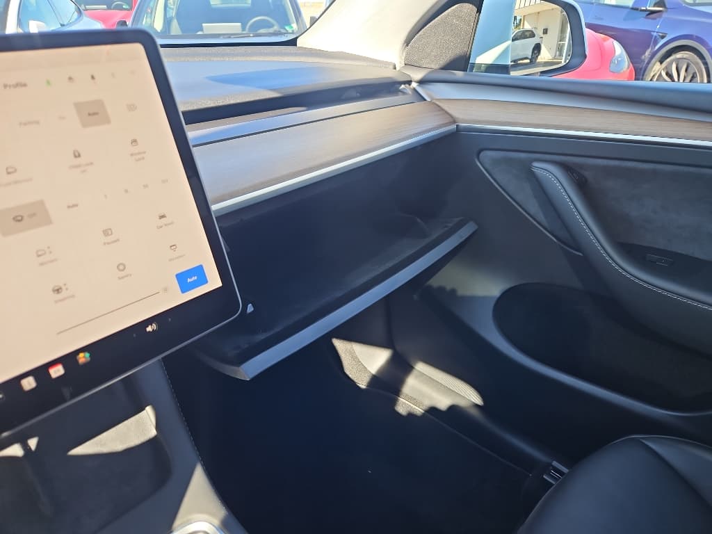 2023 Tesla Model Y view 19