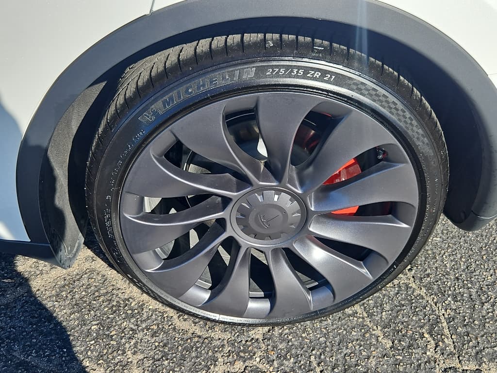 2023 Tesla Model Y view 29