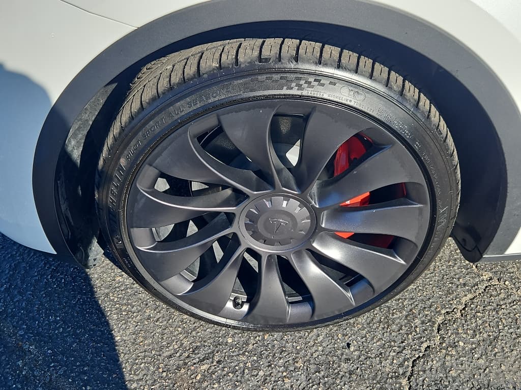 2023 Tesla Model Y view 27