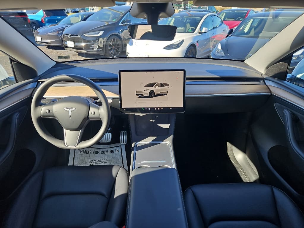 2023 Tesla Model Y view 16