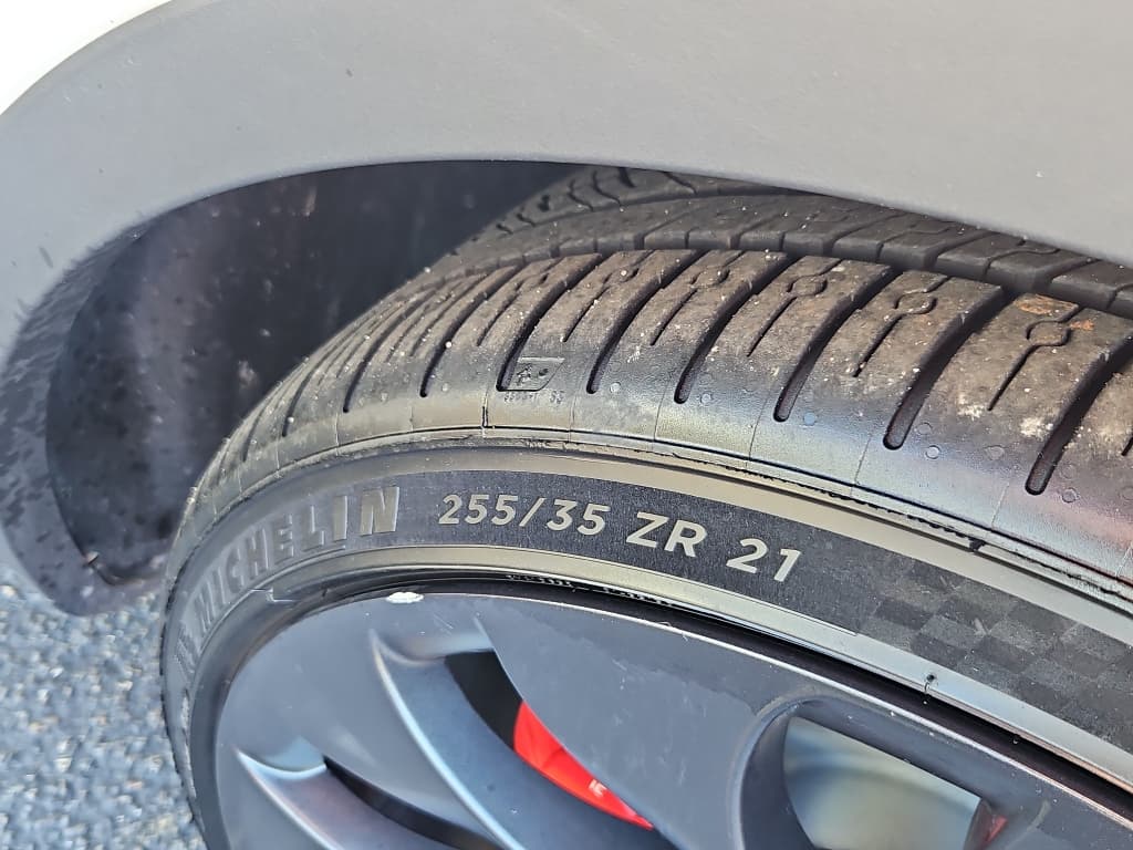 2023 Tesla Model Y view 34