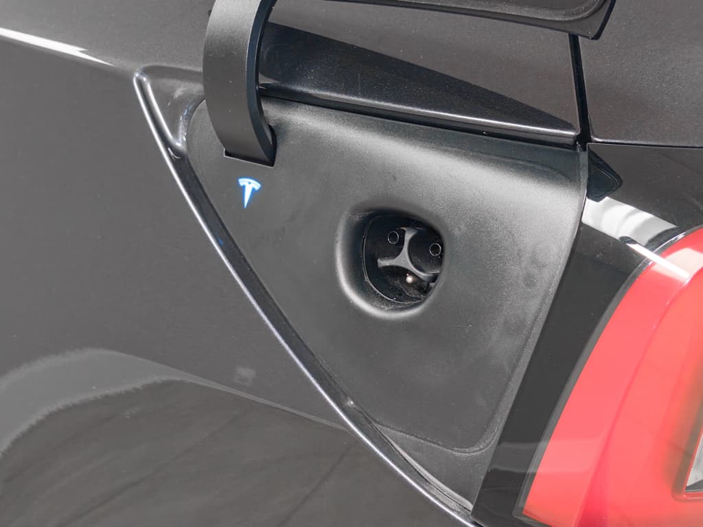 2025 Tesla Model 3 view 5