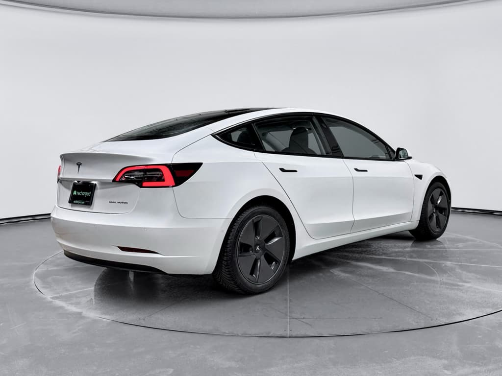 2021 Tesla Model 3 view 3