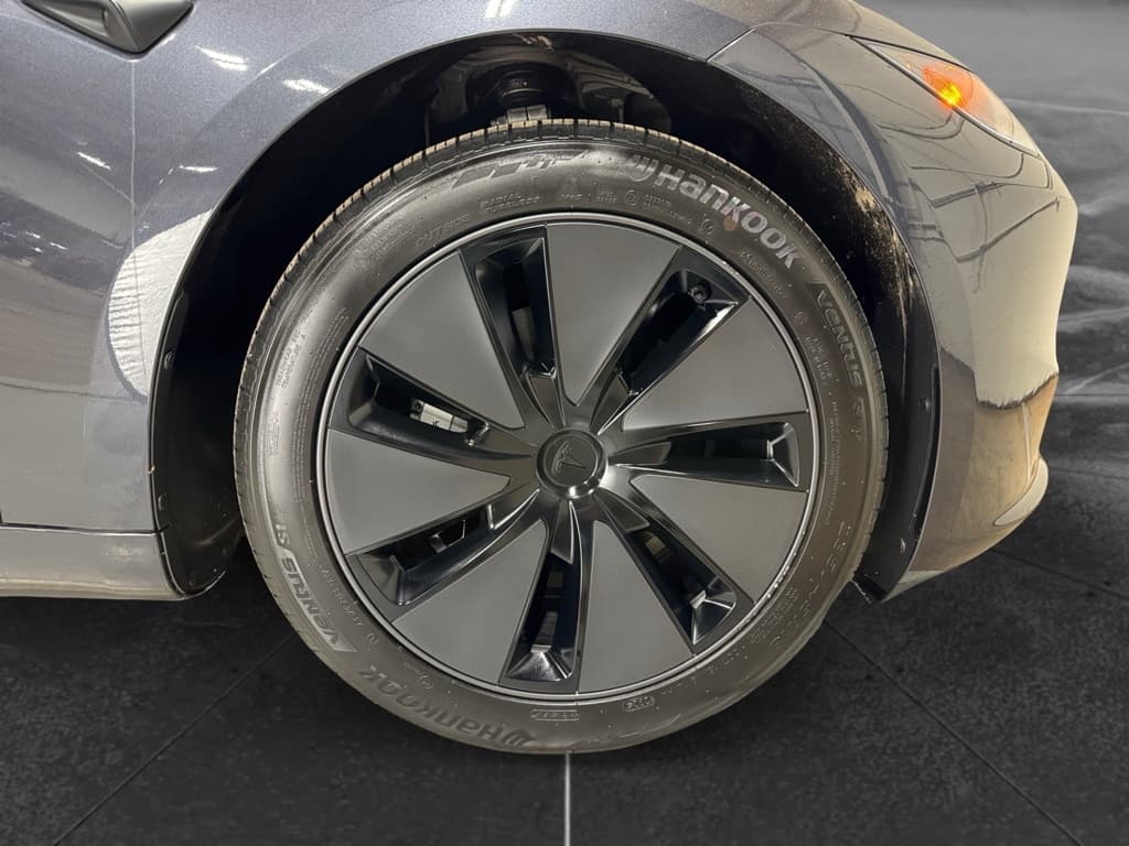 2025 Tesla Model 3 view 34