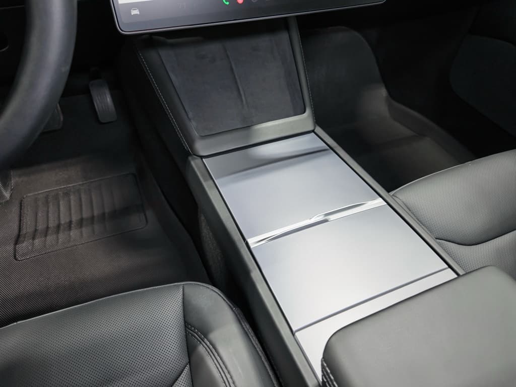 2025 Tesla Model 3 view 18