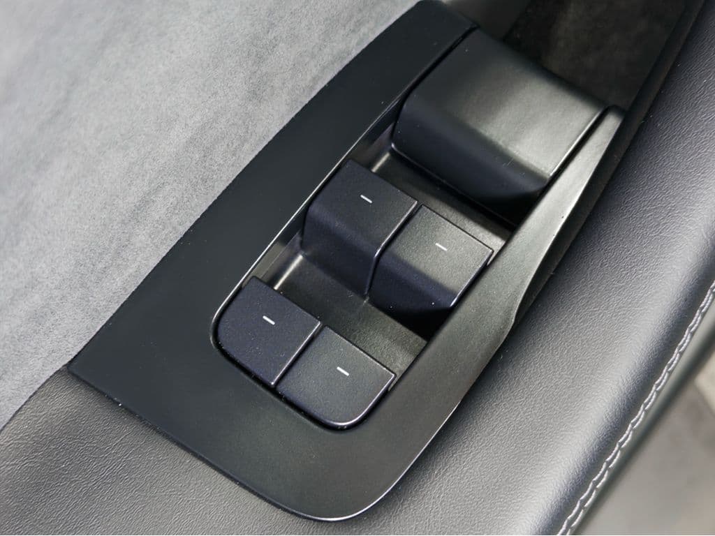 2025 Tesla Model 3 view 7