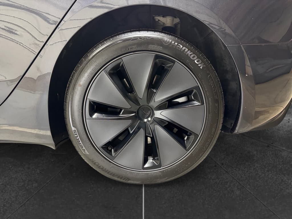 2025 Tesla Model 3 view 32