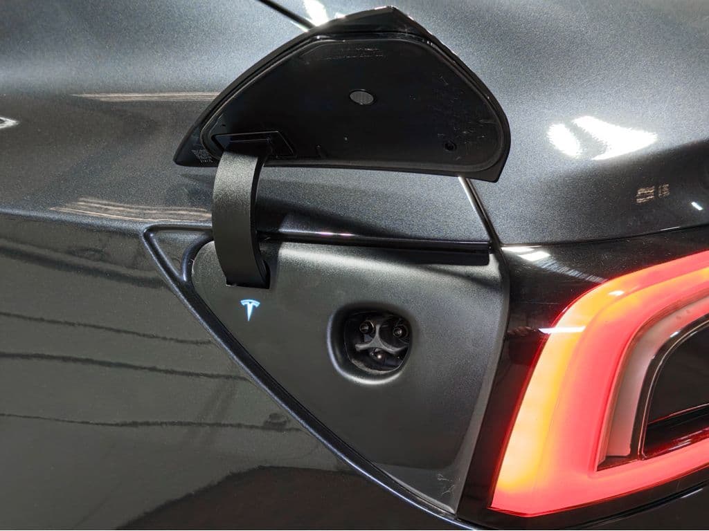 2025 Tesla Model 3 view 5