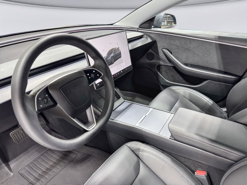 2025 Tesla Model 3 view 17
