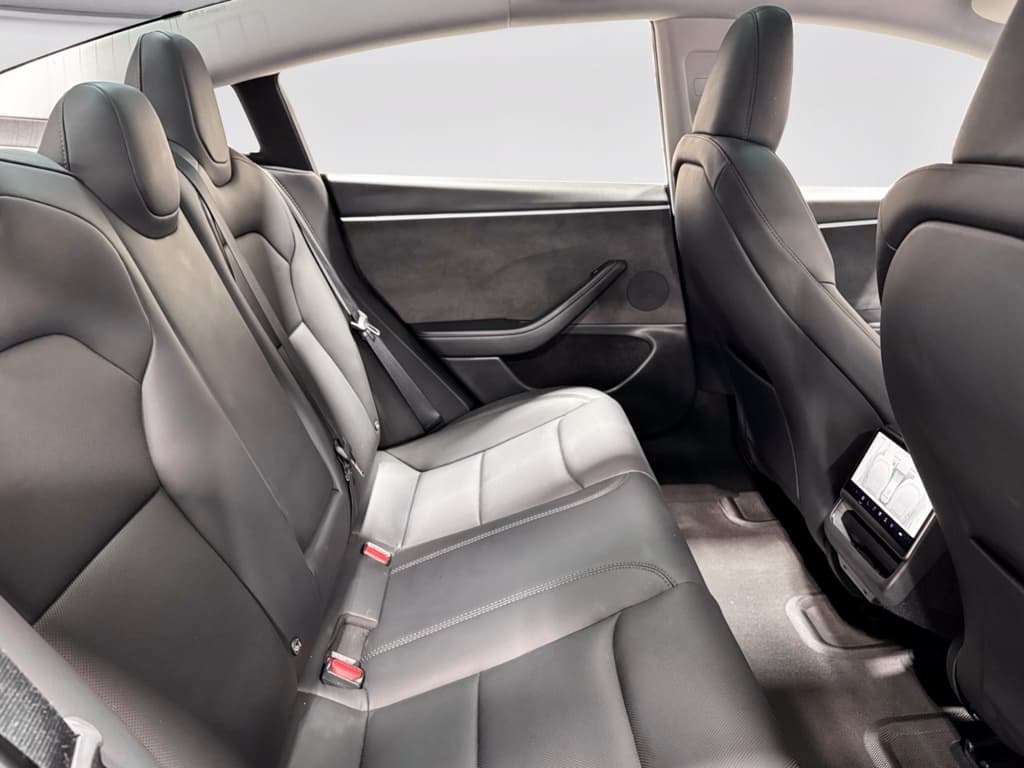 2025 Tesla Model 3 view 21