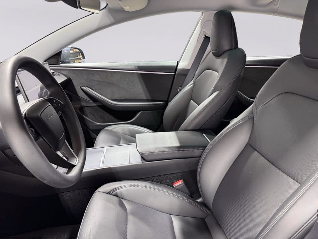 2025 Tesla Model 3 view 16