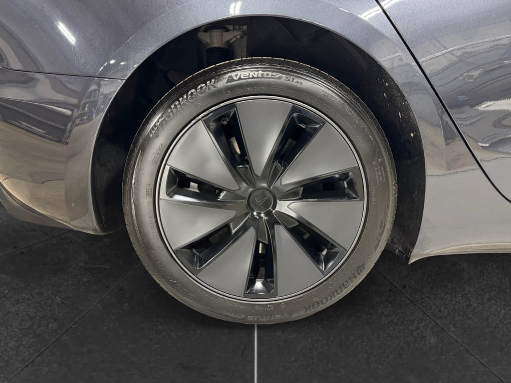 2025 Tesla Model 3 view 36