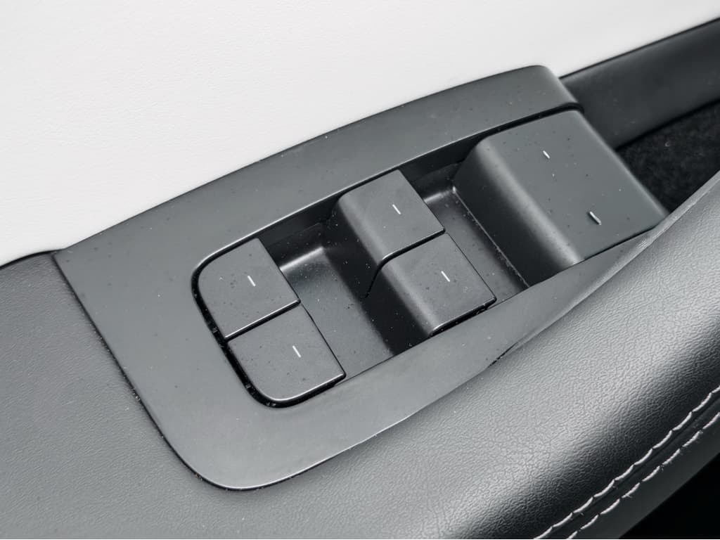 2025 Tesla Model 3 view 7