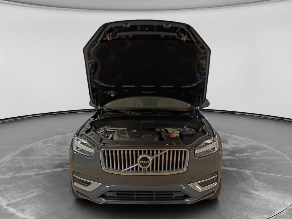 2023 Volvo XC90 view 5