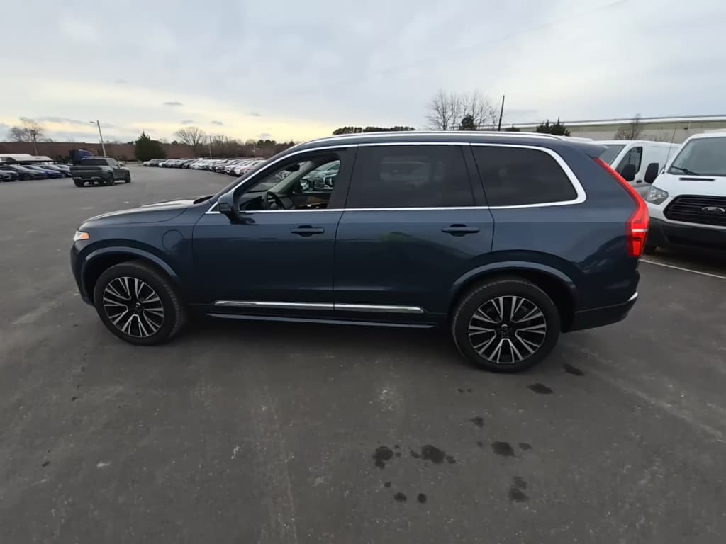 2023 Volvo XC90 view 2