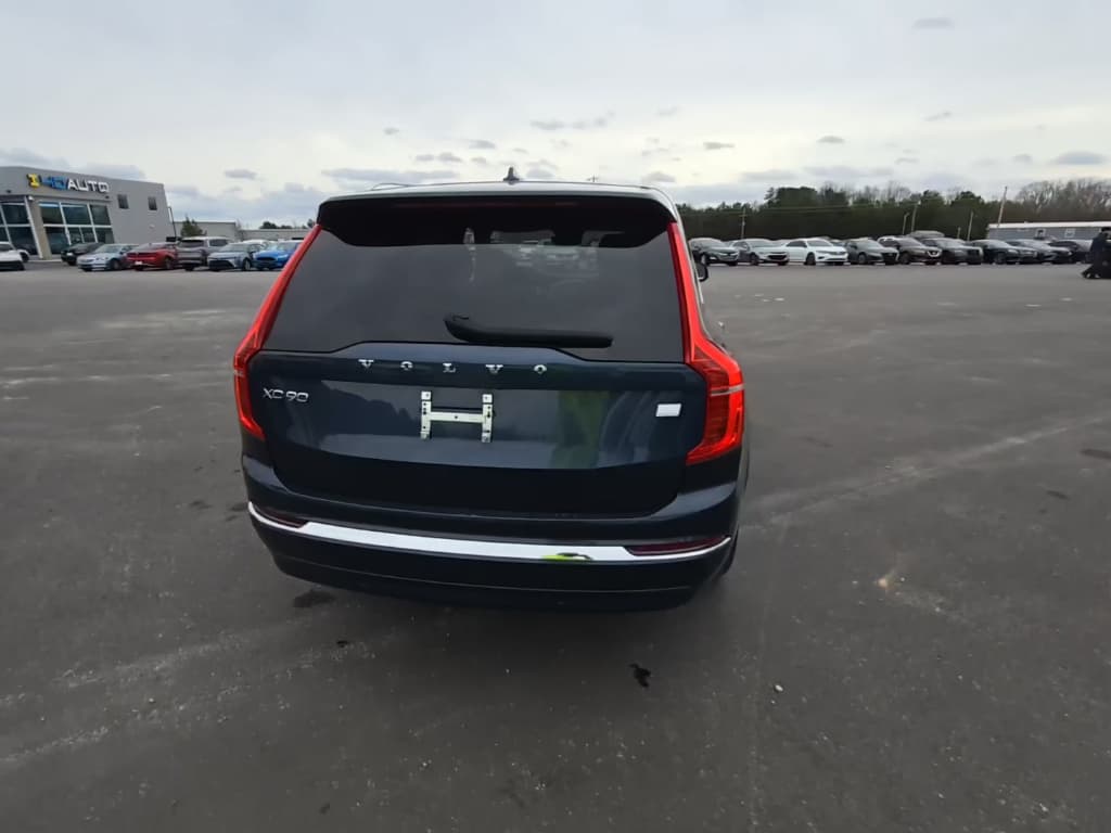 2023 Volvo XC90 view 3