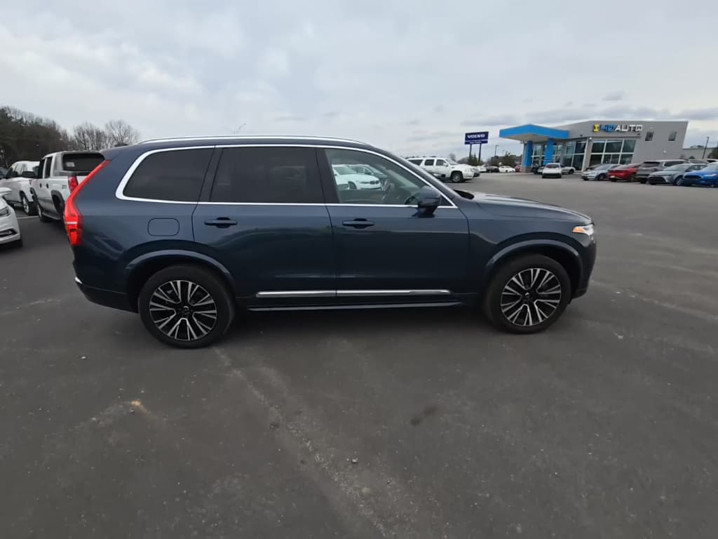 2023 Volvo XC90 view 4