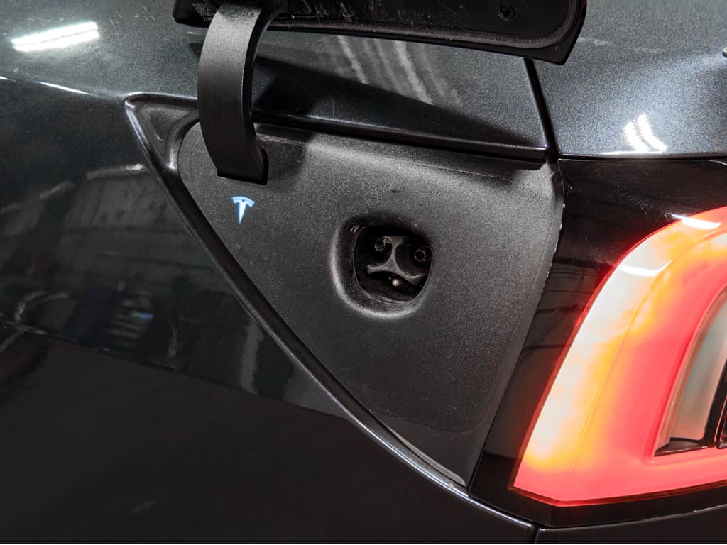 2025 Tesla Model 3 view 5