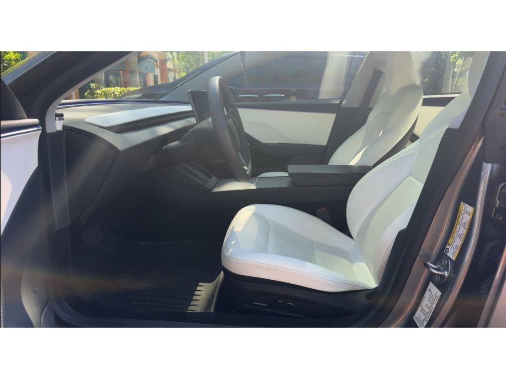 2025 Tesla Model 3 view 5