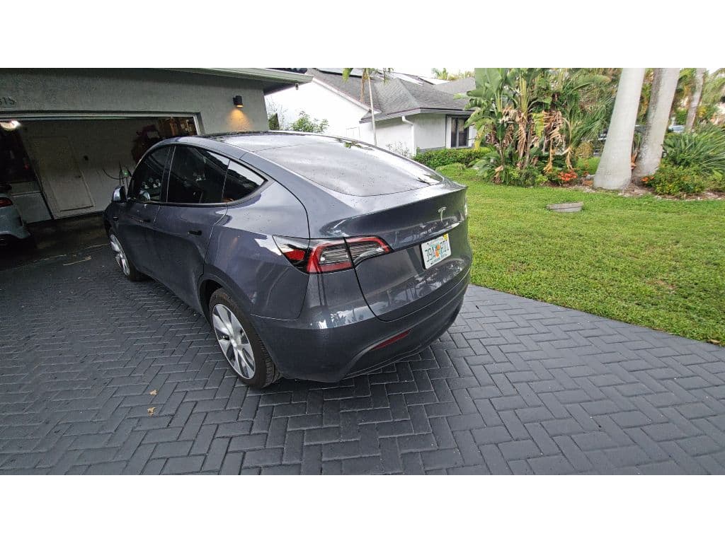 2023 Tesla Model Y view 4