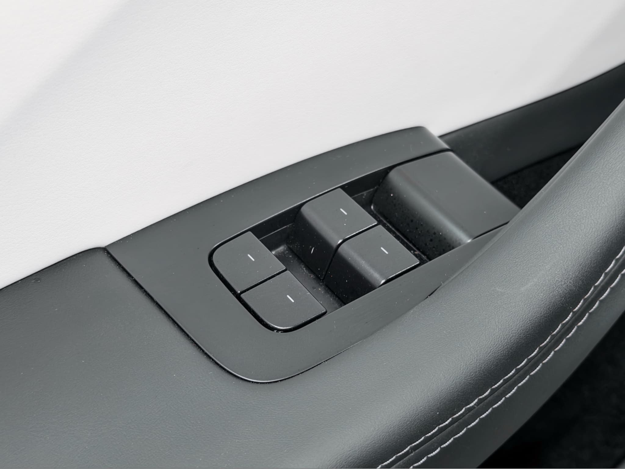 2025 Tesla Model 3 view 7
