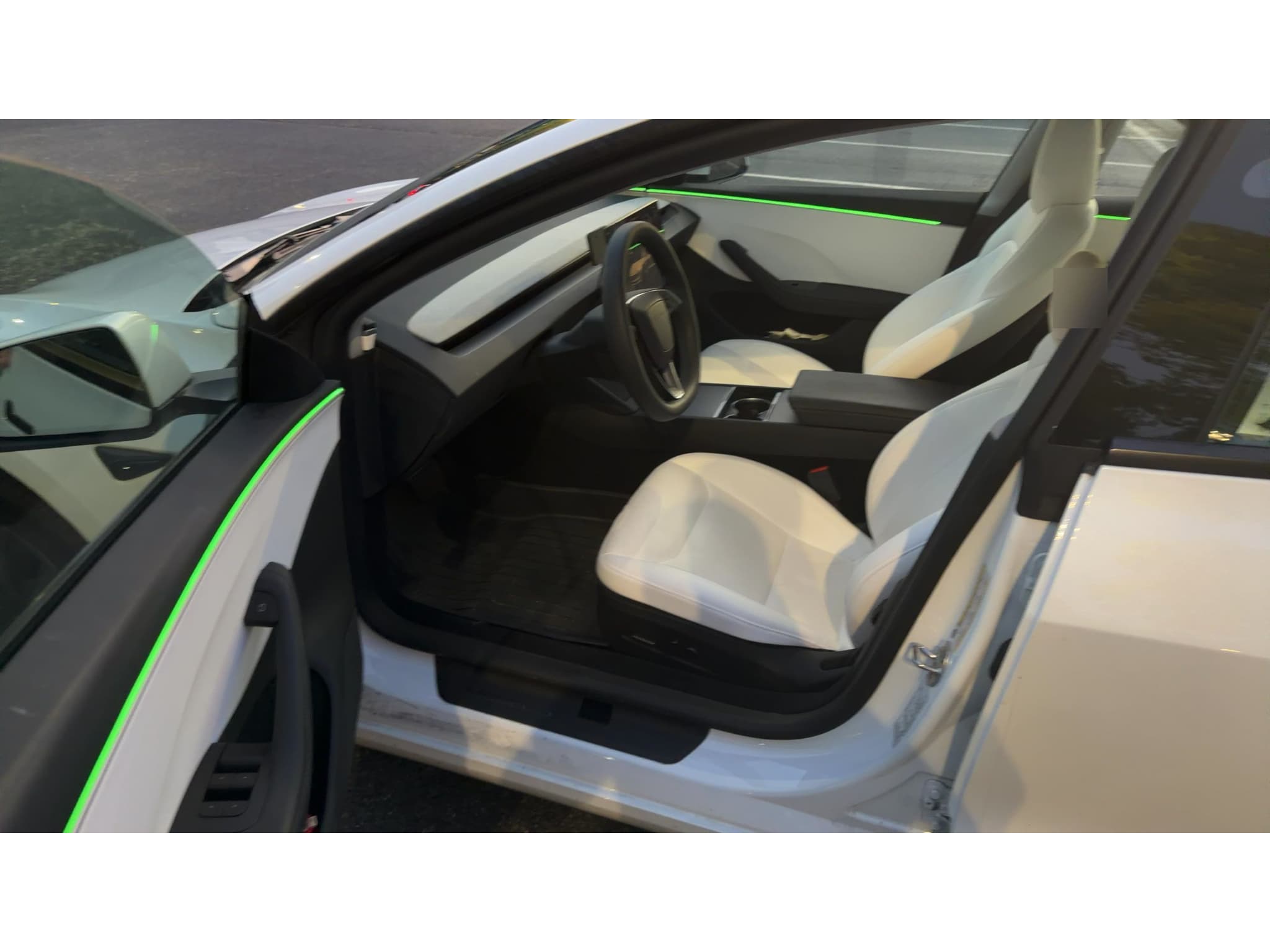 2025 Tesla Model 3 view 7