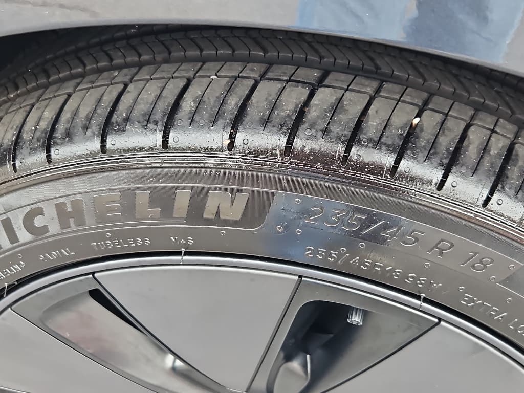 2025 Tesla Model 3 view 32