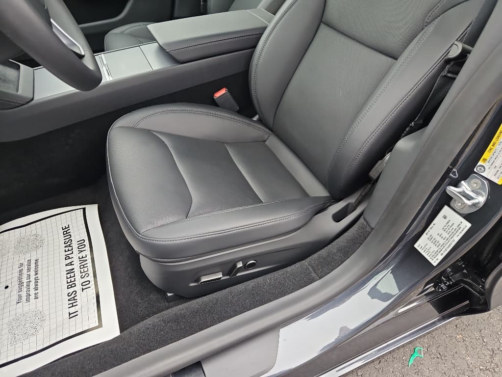 2025 Tesla Model 3 view 7