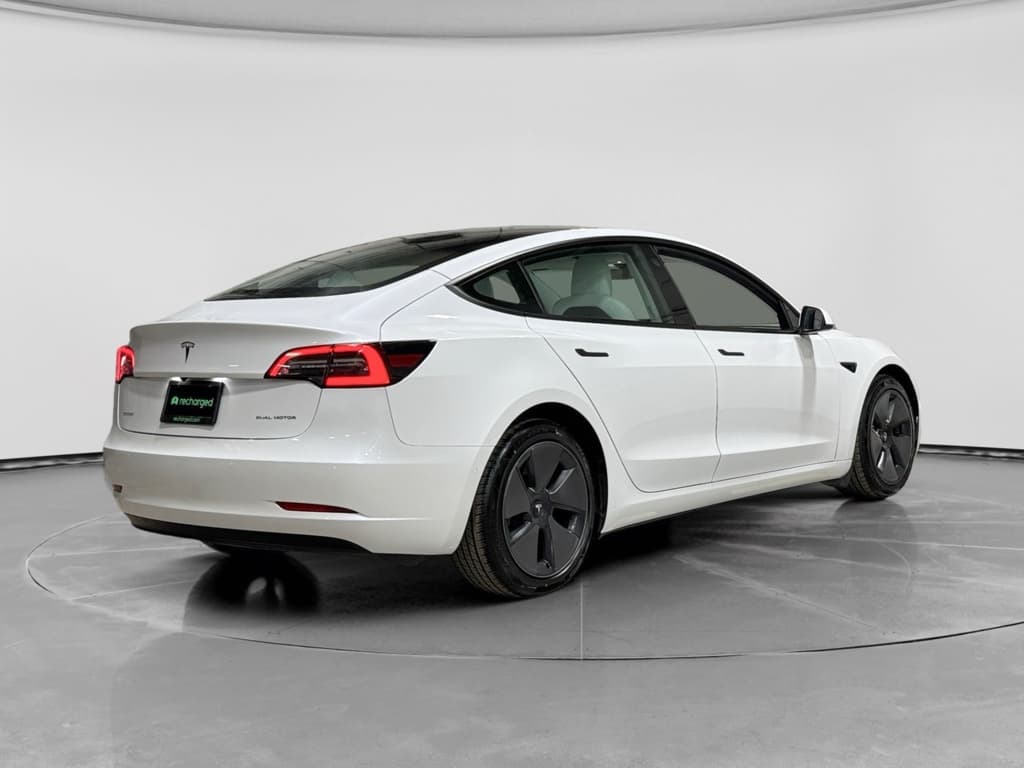 2021 Tesla Model 3 view 3