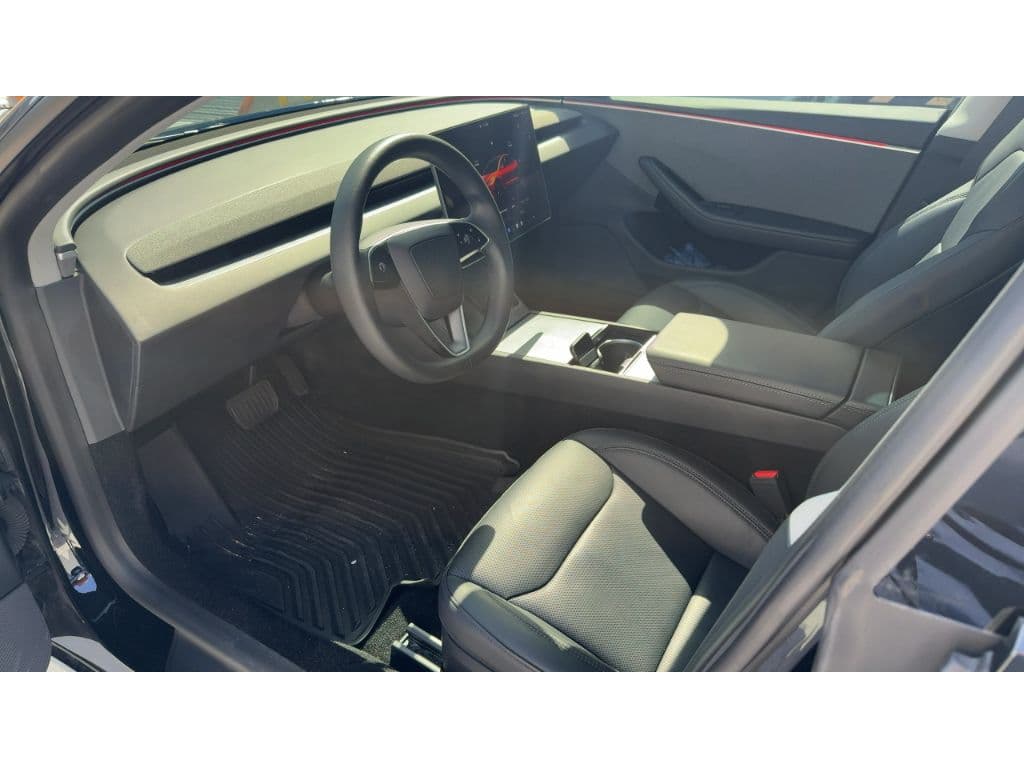 2025 Tesla Model 3 view 7