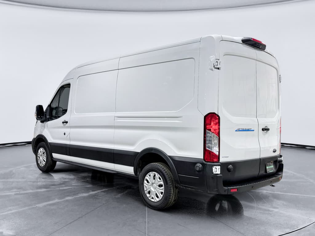 2022 Ford E-Transit view 2