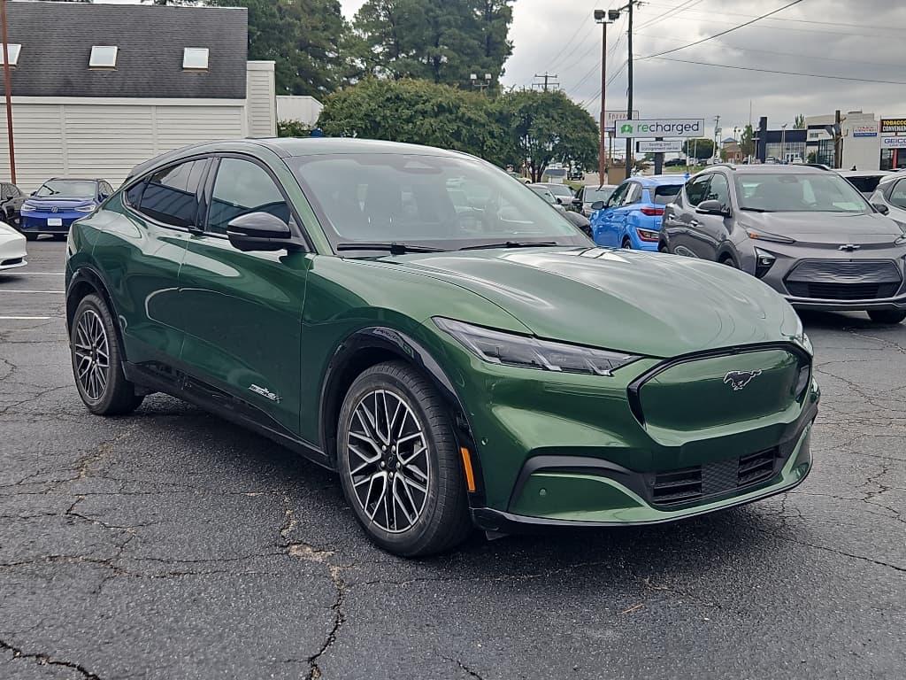 2024 Ford Mustang Mach-E view 4