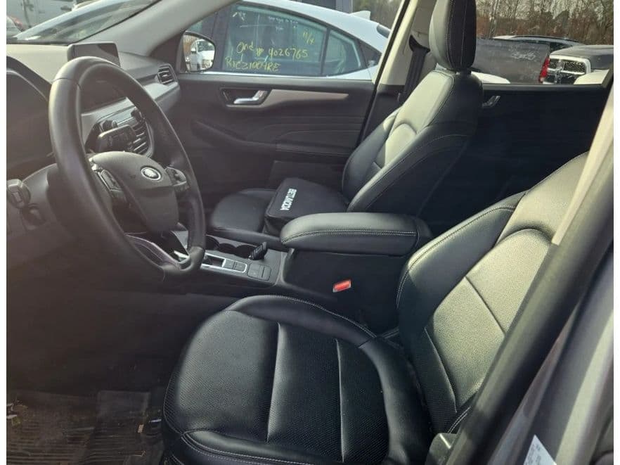 2022 Ford Escape Hybrid view 5