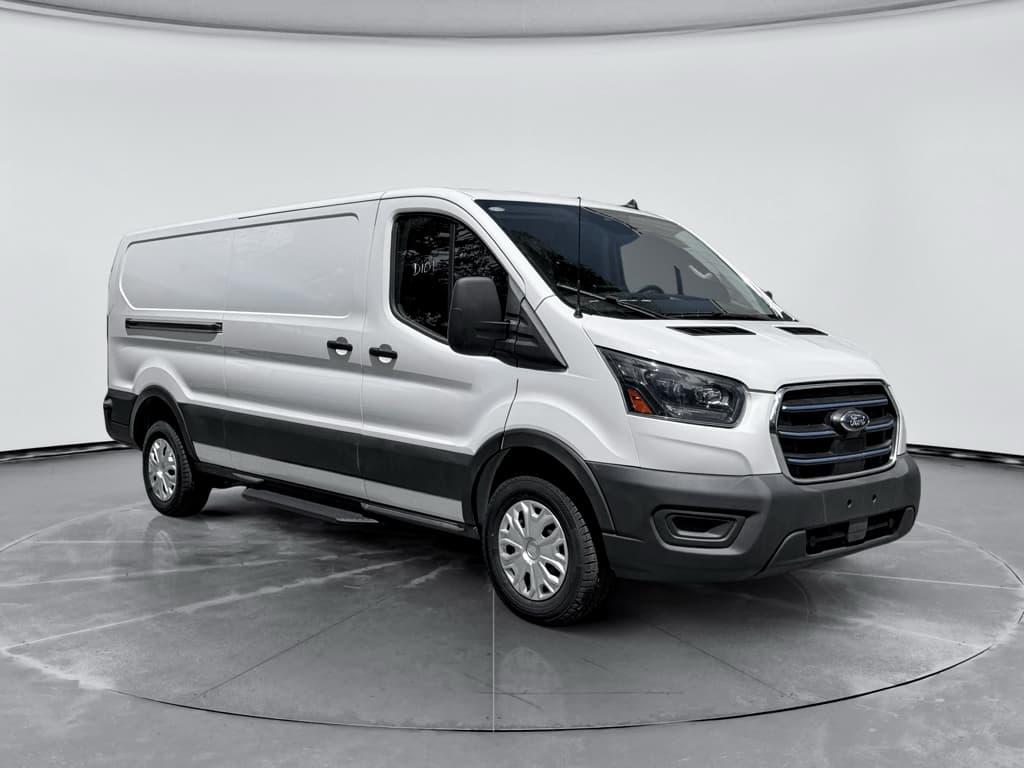 2024 Ford E-Transit view 4
