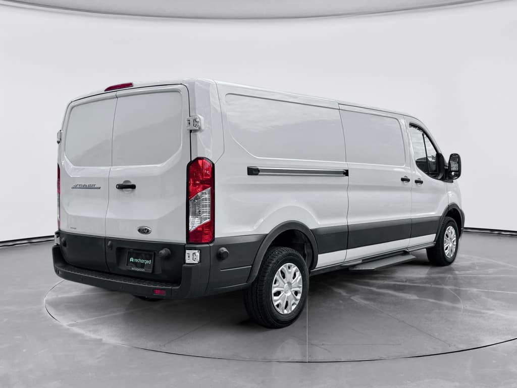 2024 Ford E-Transit view 3