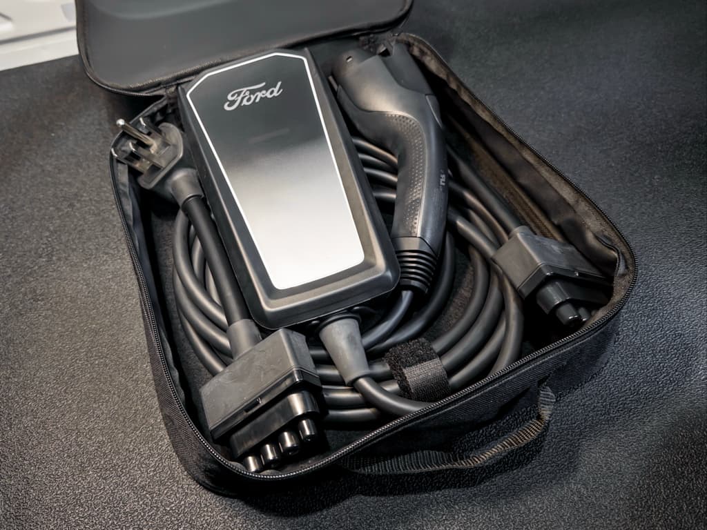2024 Ford E-Transit view 6